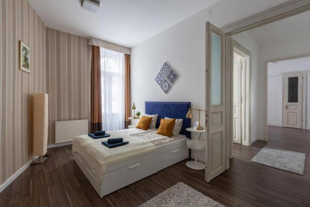 Chic, Captivating Space Near Opera House Budapest Esterno foto