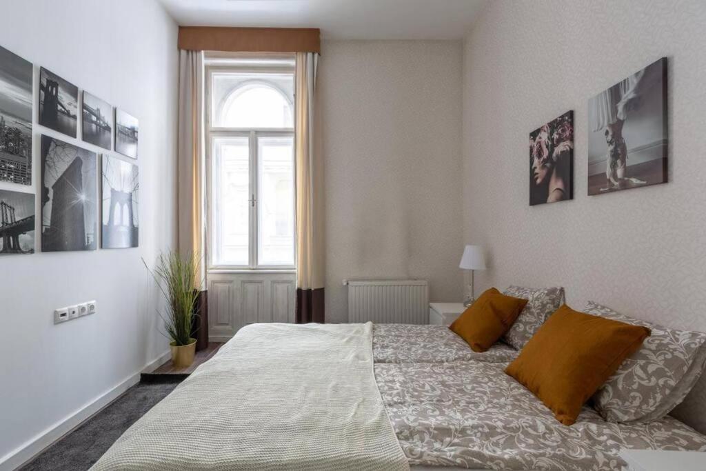 Chic, Captivating Space Near Opera House Budapest Esterno foto