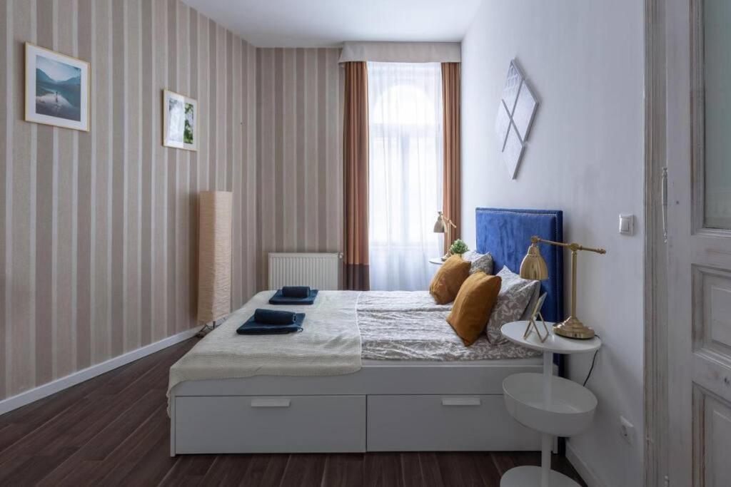 Chic, Captivating Space Near Opera House Budapest Esterno foto