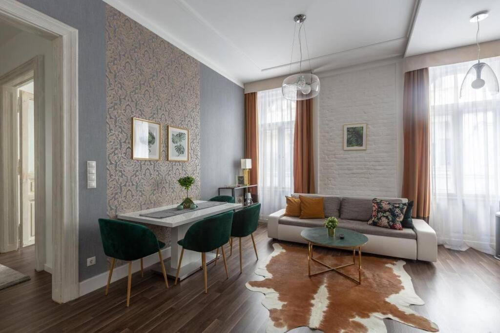 Chic, Captivating Space Near Opera House Budapest Esterno foto